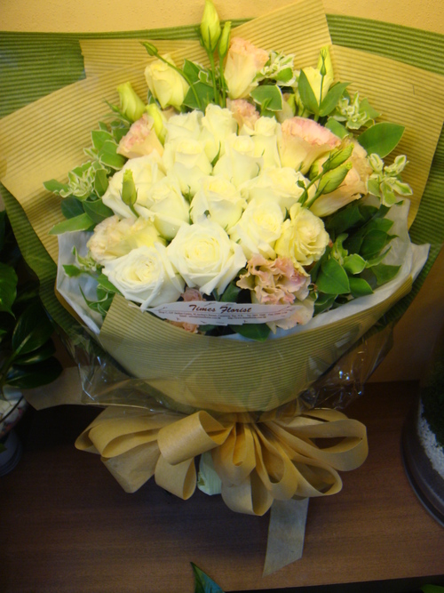 白色玫瑰花+葉上花,香檳桔梗