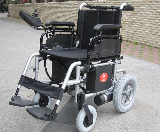 台灣 2010 新款 超簡易 整部 摺合式 電動輪椅